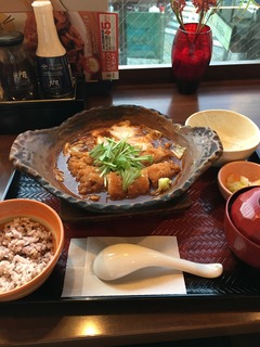大戸屋 味噌チキンかつ煮定食.jpeg